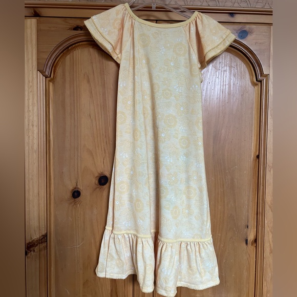 Disney store frozen Anna and Elsa nightgown size 9/10 pale yellow sisters spring - Picture 5 of 6